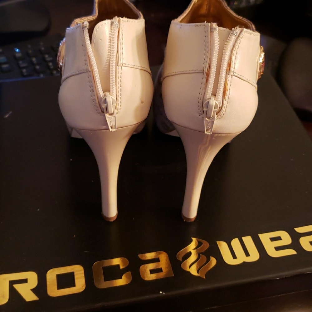 Like New ROCA {} WEAR open toe bootie size 8.5 - Picture 2 of 7